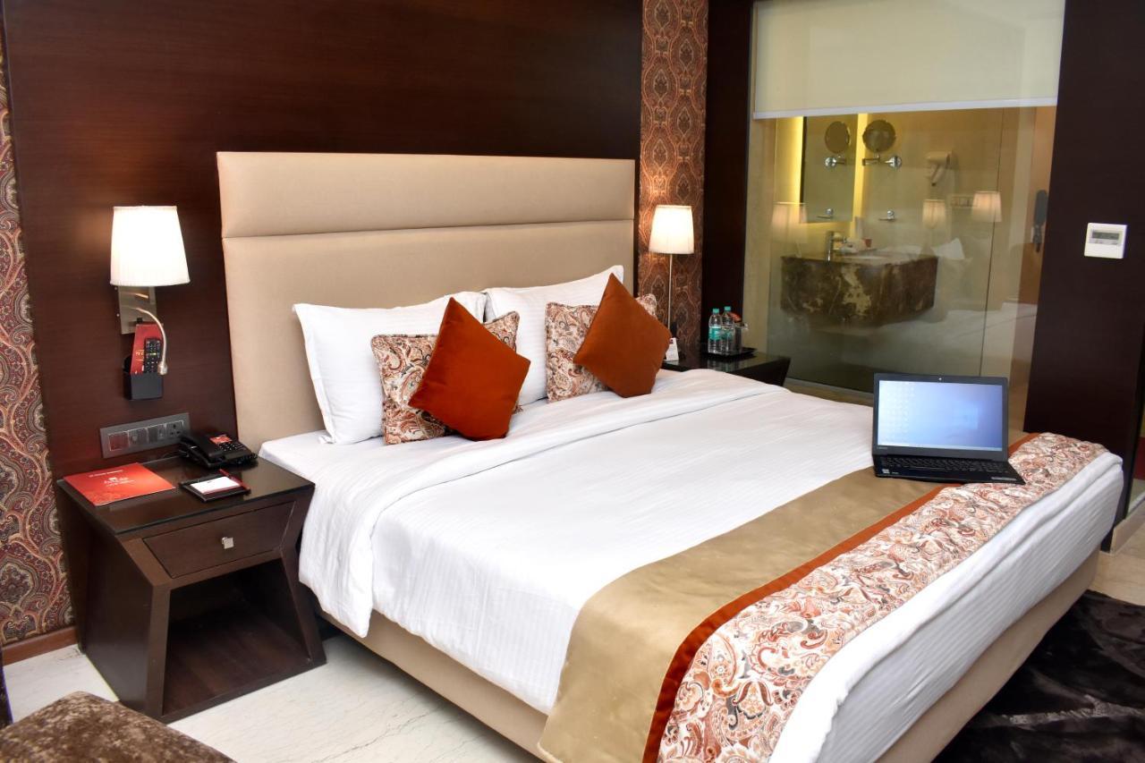 Lords Plaza Surat Hotel Eksteriør billede