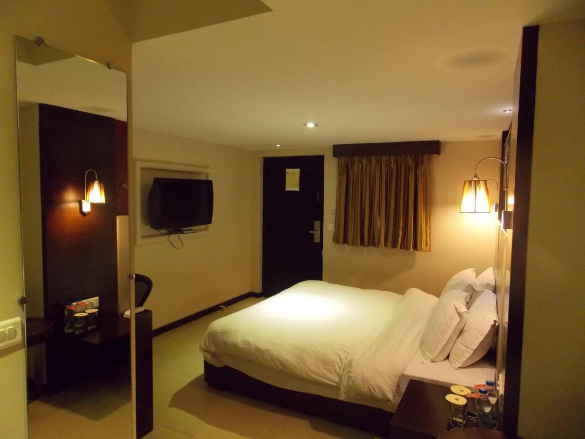Lords Plaza Surat Hotel Eksteriør billede