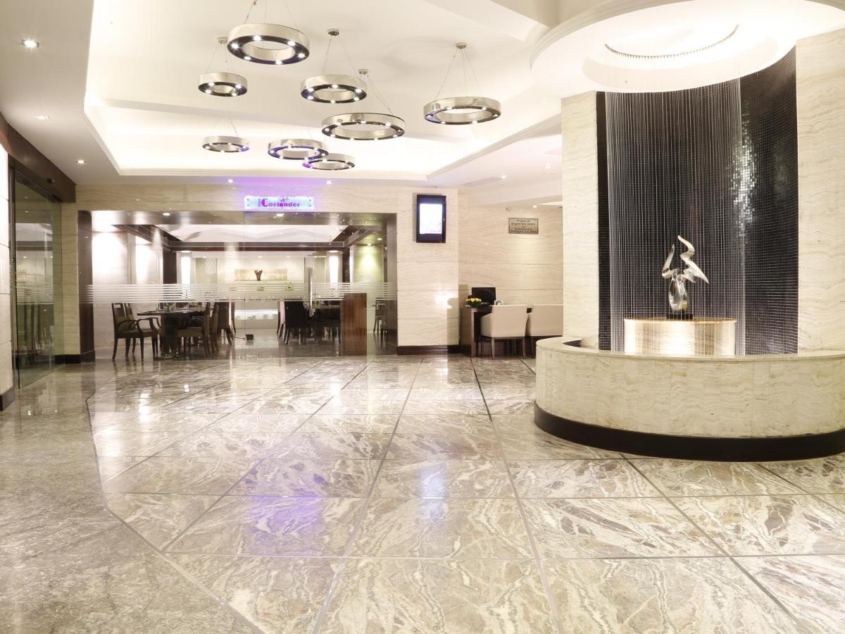 Lords Plaza Surat Hotel Eksteriør billede