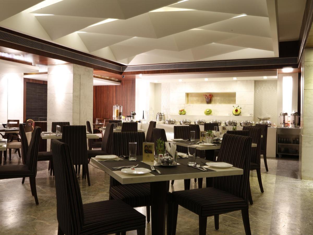 Lords Plaza Surat Hotel Eksteriør billede