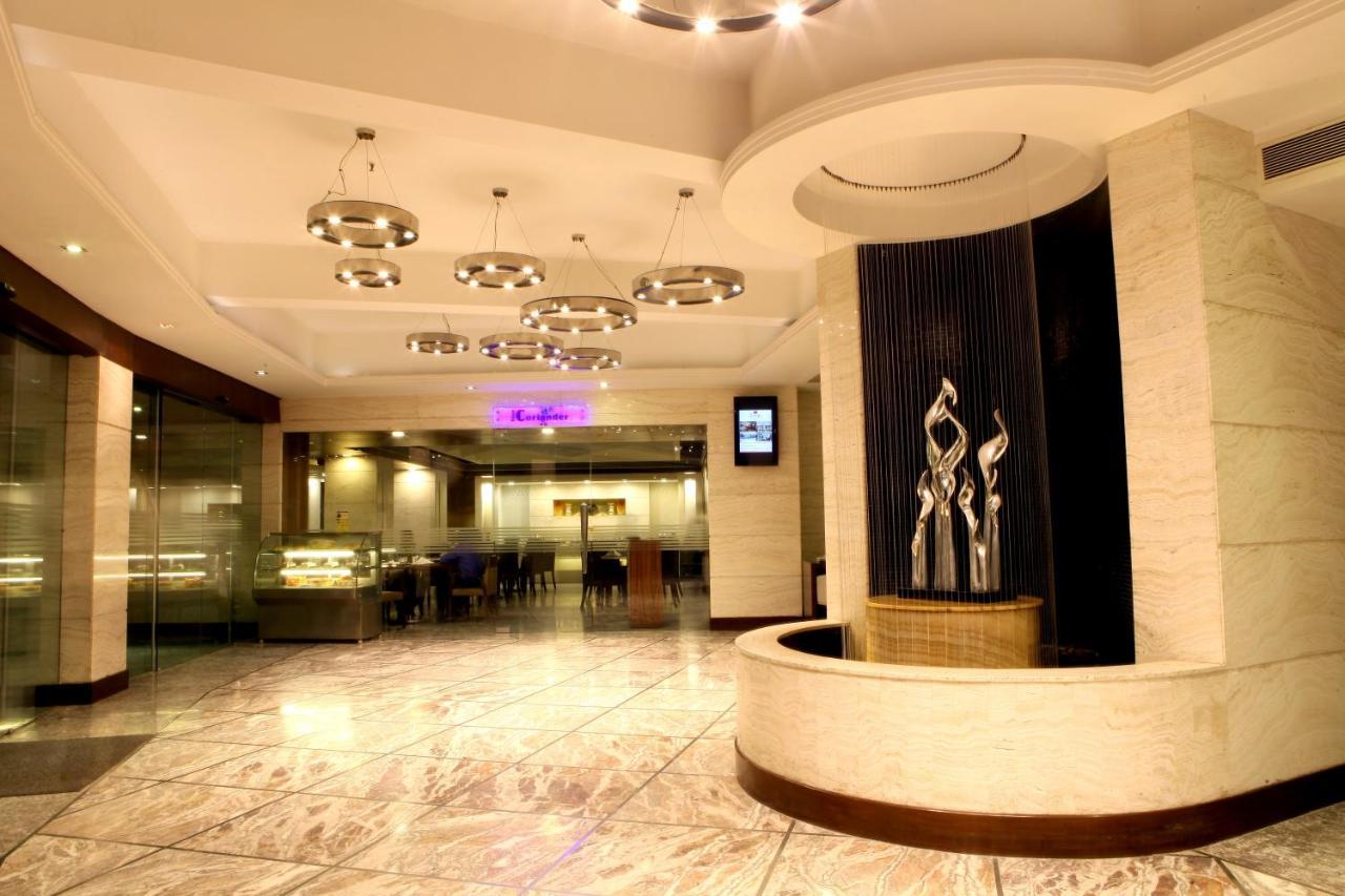Lords Plaza Surat Hotel Eksteriør billede
