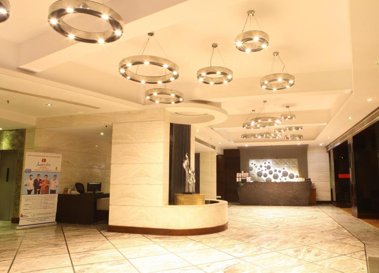 Lords Plaza Surat Hotel Eksteriør billede