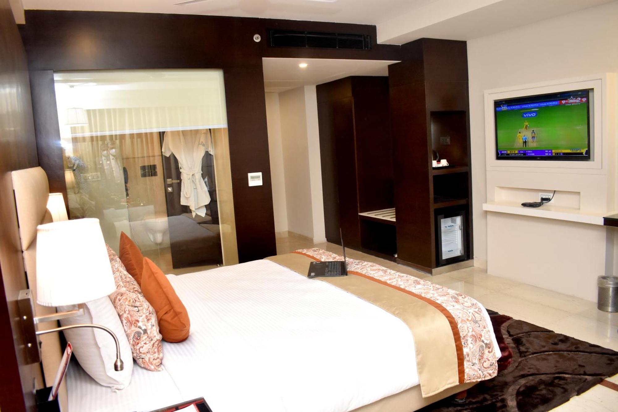 Lords Plaza Surat Hotel Eksteriør billede