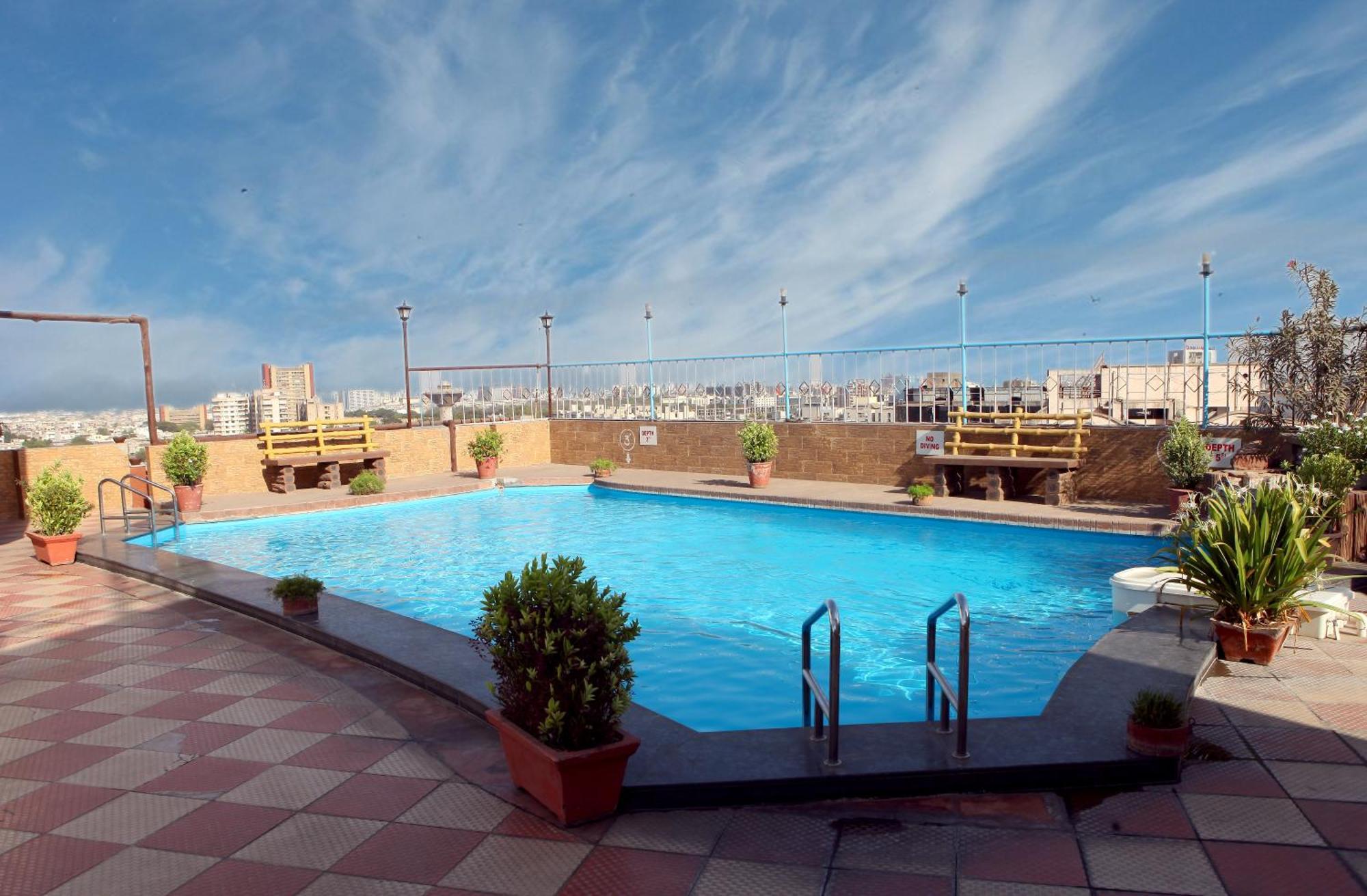 Lords Plaza Surat Hotel Eksteriør billede