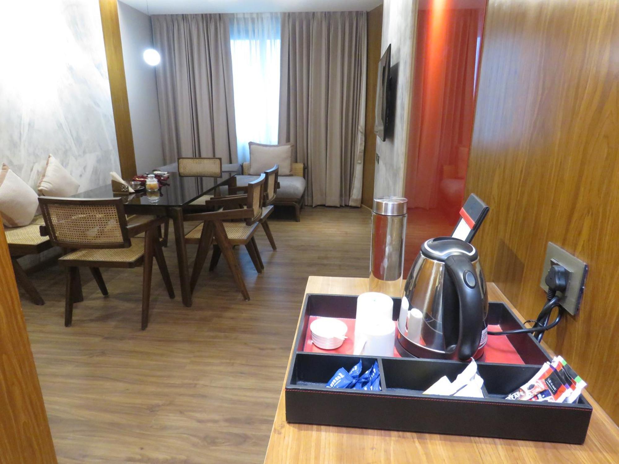Lords Plaza Surat Hotel Eksteriør billede