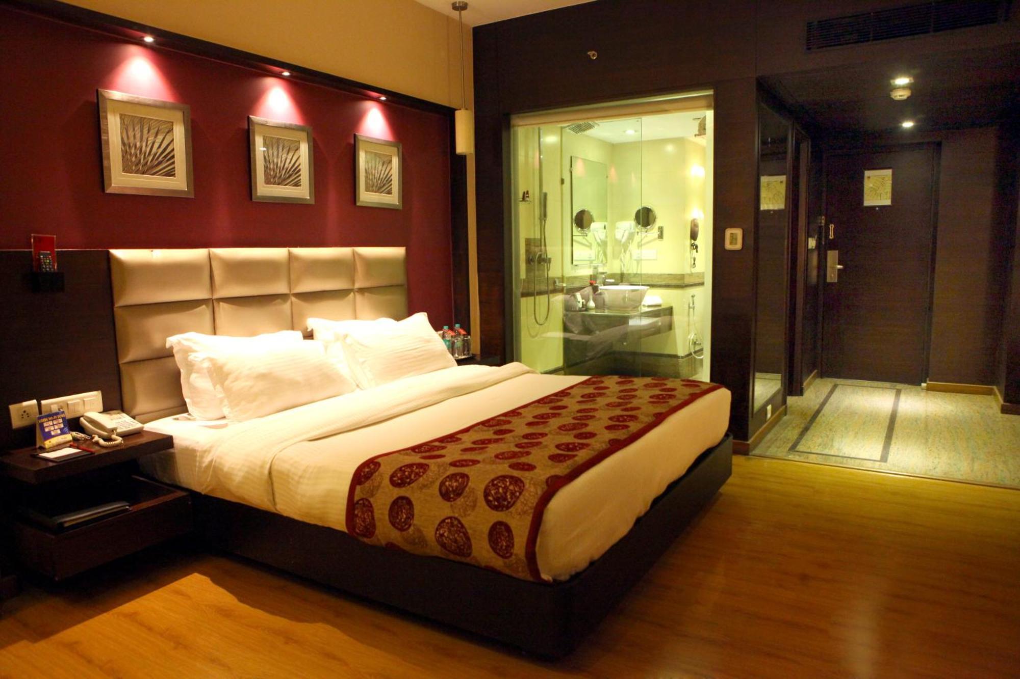 Lords Plaza Surat Hotel Eksteriør billede